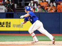 [포토]한화 노시환의 동점 적시타