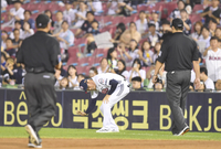 비디오 판독 항의? “번복 안 된다는 거 알지만…” 뿔난 조성환 감독대행, 어린 선수 위해 직접 나섰다 [SS잠실in]