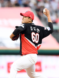 [포토]역투하는 KIA 선발 김도현