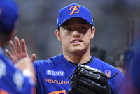 ‘폼 미쳤다’ 문동주, 데뷔 첫 10승 ‘감격’→한화, 對키움 10연승+4연승 질주…키움, 벤츠형 ‘호투’에도 5연패 [SS고척in]