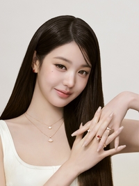 ‘MZ 워너비’ 장원영, 세련·우아·청순 매력 발산…불가리 “럭키비키”