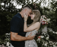 테일러 스위프트, 풋볼 선수 ♥켈시와 약혼 발표…트럼프도 “행운 가득하길”