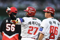 [포토]안타로 출발하는 SSG 에레디아