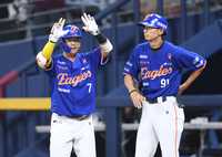 [포토] 5회 안타 이도윤 ‘역전하러 가자’