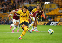 ‘캡틴 변신’ 황희찬, 6개월만 선발 출전에도 PK 실축 아쉬움…울버햄턴은 대역전극, 할아버지에게 바친 승리