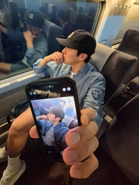 ‘소간지’ 소지섭, KTX에서도 독보적인 존재감…‘화보 찍네’