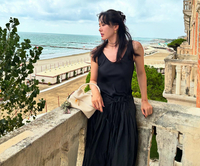 베니스에 뜬 손예진, 고혹적인 올블랙 룩으로 ‘여신 미모’ 뽐내