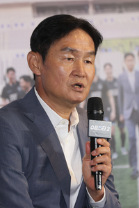 ‘슈팅스타2’ 최용수 “놀라운 에브라, 4명만 더 있었으면” [SS현장]
