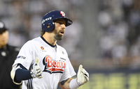 [포토]시즌 13호 홈런 넘긴 두산 케이브