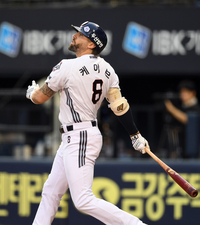 [포토]두산 케이브, 삼성 최원태 상대 시즌 13호 홈런