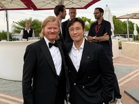 베니스영화제 간 이병헌, 강력한 경쟁작 주연 배우 만났다!