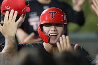 리그 10번째로 ‘전 구단 상대’ 홈런→오선우의 최근 활약 비결은? 꽃 감독 “기죽지 마” 한마디가 통했다[SS수원in]
