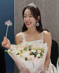 소이현, 생일파티서 공주님 변신…인교진과 신혼처럼 ‘달달 케미’