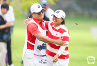 ‘드라이버 비거리 408m+생애 첫 우승’ 화제성 1위 신다인 ‘B모자’에 담긴 남다른 사연은?