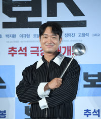[포토] 조우진 ‘국자 들고 포즈’