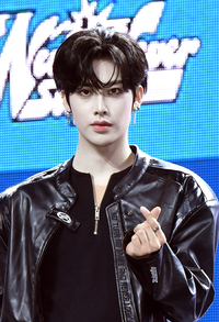 [포토]제로베이스원 리키, 사랑스런 하트