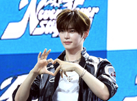 [포토]제로베이스원 성한빈, 많이 사랑해 주세요!