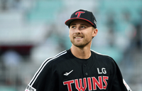 LG ‘복덩이’ 톨허스트, 오자마자 MVP? 타자는 송성문? KBO, 8월 월간 MVP 후보 6인 발표