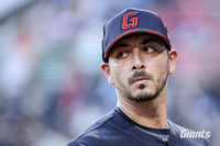 ‘가을야구 청부사’로 데려왔는데 ‘글쎄’→벨라스케즈, ‘슬라이더’ 줄인다면, 그래야 롯데가 산다 [SS집중분석]