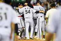 [포토]롯데에 3-2 승리 거둔 LG