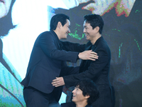 [포토] 오정세-박해준 ‘사나이들의 뜨거운 포옹’