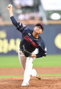 [포토]힘차게 공 뿌리는 롯데 박세웅