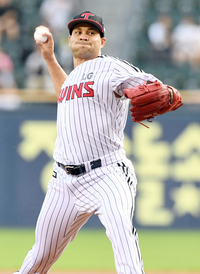 [포토]LG 선발 치리노스의 역투