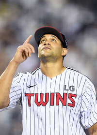 [포토]LG 치리노스, 롯데전 5회까지 무실점 호투