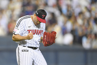 [포토]LG 치리노스, 롯데전 7이닝 무실점의 기쁨