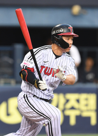 [포토]LG 문성주의 안타