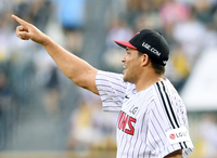 [포토]LG 치리노스, 오지환 호수비에!