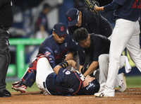 “팀을 위해 열심히 하는 것 같다”…‘무릎 타박’ 유강남, 큰 부상 피했다→KT전 선발 [SS수원in]