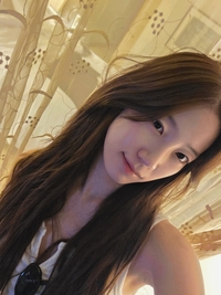 르세라핌 카즈하, 북미 투어 전 꿀 같은 휴식…쇼핑과 브런치로 뉴욕 라이프 만끽!