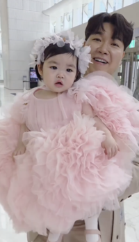 박수홍 딸, 화려한 맞춤 드레스로 ‘꽃요정’ 변신…최연소 셀럽 등극 예고