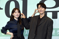 [포토]천우희-송중기, 서로의 뺨에...