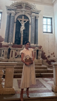 이민정, 십자가 앞 신성모독?…“가방 홍보냐!” 뭇매