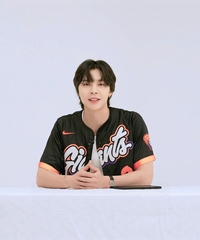 NCT ‘인기 멤버’ 쟈니, ML 콘텐츠 ‘메리톡’ 새 MC 발탁!