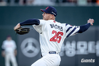 ‘10승 투수’ 대신 온 벨라스케즈, ‘ERA 8.05’ 부진…사령탑은 ‘변화구 카운트’를 말한다 [SS집중분석]