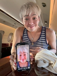 지드래곤, 유쾌함 가득한 전세기 셀카 ‘미소 폭발’