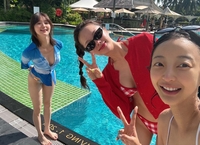 EXID 솔지, 싱가포르 센토사에서 매혹적 비키니 자태...정화·혜린과 “라스트 서머”