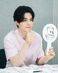 이동욱, 카카오톡 이모티콘 ‘욱동이 2탄’ 출시... 팬들과 특별한 소통