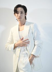 이수혁 中 팬미팅 ‘혹사 논란’…소속사 2차 해명 “6시간 45분 진행. 배우 의지로 연장”