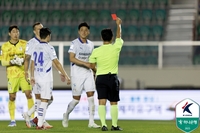 ‘한호강 퇴장’ 수원, 부산에 0-1로 패하며 4경기 무승…서울E·성남도 나란히 승리