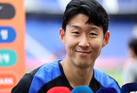 여전히 ‘캡틴’ 손흥민, 주장 ‘교체’ 가능성에 입 열었다 “홍명보 감독과 얘기 나눠, 불편한 것 없고 내 위치서 최선”