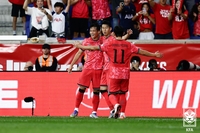 ‘스트라이커’ 손흥민 1골 1도움 활약, 스리백 무실점까지…3-4-3 실험 성공적[미국전]