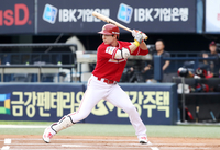 ‘3안타 2타점+호수비 행진까지’ 박성한 “LG가 워낙 강팀, 더 집중해서 경기 치렀다” [SS스타]