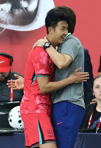 스리백 실험 ‘성공적’ 홍명보 감독 “손흥민이 팀 잘 이끌어, 플랜A 아직 이르다”