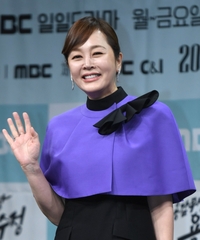 배우 이승연, 사칭 사기 주의 당부했는데… “받은 제보 DM도 사기” 의혹