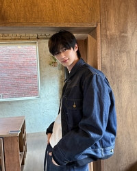 ‘우월 기럭지’ 변우석, 출입문에 머리 닿는 190cm 문짝남 인증!