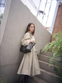 예수상 앞 가방 홍보 논란 이민정, 이번엔 깔끔한 벽을 배경으로!